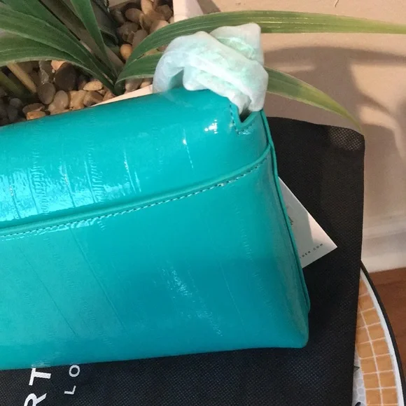 Kurt Geiger Landon Shoreditch Leather Envelope Clutch
KURT GEIGER LONDON - Picture 16 of 16